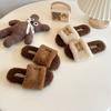 Chinelos Peludos com Letras Estilo Coreano para Meninas, Nova Moda Outono e Inverno 2026, Versáteis, com Solado Grosso, para Casa, para Crianças