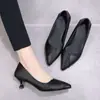 Zapatos de tacón alto tipo stiletto francés de tacón bajo estilo coreano, no abrasivos, únicos y elegantes, zapatos casuales versátiles para mujer, nuevo modelo verano 2026