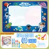 Lienzo de Agua Manta de Aprendizaje Mágica de Agua Tela de Escritura con Agua Pintura para Niños Manta de Pintura Mágica con Agua Transparente de Gran Tamaño Grafiti Repetido