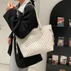 Bolsa Tote de Gran Capacidad para Viajes Diarios para Mujer 2025 Nueva Tendencia Color Bloque Retro Versátil Bolso de Hombro/Debajo del Brazo