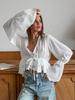 Camisa de Chifón Blanco Estilo Francés para Mujer Verano Elegante Combinable Suelta Manga Trompeta Cuello en V Top con Cordones Ropa de Mujer Transfronteriza