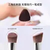 Brocha de maquillaje triangular de hierro en ángulo, brocha individual para corrector de cerdas suaves que no absorbe producto, brocha para iluminador de ojeras sin dejar marcas, brocha de mango largo