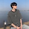 Camiseta de Manga Corta a Rayas Estilo Americano para Hombre, Top Redondo de Moda Retro para Verano, Corte Holgado para Adolescentes, Moda de Media Manga