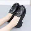 Mocasines Versátiles de Piel Suave Estilo Británico para Mujer 2026 Otoño Nuevo Estilo Zapatos de Piel para Madre Suela Suave Tacón Medio Zapatos Individuales para Mujer