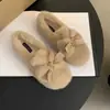 Mocassins estilo coreano, sem cadarço, forrados com fleece, sapatos de algodão de inverno, novo estilo espesso para ambientes internos, 2026, sapatos felpudos, solado leve e macio