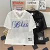 Camiseta de manga corta con cuello en V y tejido de malla hueca para hombre y mujer, cubierta de verano estilo deportivo americano con protección solar, diseño de marca a la moda, top para parejas