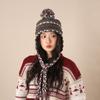 Gorro de Protección Auditiva con Borla de Color Contrastante y Bola de Pelo para Mujer en Otoño e Invierno Engrosado Cálido Rayado Versátil Gorro de Punto Estilo Fair Isle Gorro de Lana