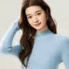 Suéter 100% cachemira pura modelo 2026 para mujer, con cuello semi-alto, diseño de punto acanalado, ajuste suave y cómodo, y adecuado para usar en capas en otoño e invierno.