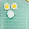 Juguete de Comida Serie Huevo Pochado Accesorios de Resina Pegamento de Crema DIY Funda para Teléfono Móvil Accesorios para el Cabello Piezas Decorativas para Zapatos con Agujero