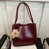 Bolsa de Ombro Texturizada para Roupa de Trabalho Retrô de Grande Capacidade Feminina 2023 Outono e Inverno Nova Bolsa Casual Versátil Bolsa Tote Moderna
