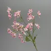 Flores artificiales temáticas de primavera transfronterizas para decoraciones de boda, incluyendo follaje artificial, árboles de cedro y decoraciones versátiles para techos y pasillos para bodas