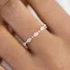 Cao Shi fabricante al por mayor anillos geométricos simples, anillos de diseño minimalista con circonita para mujer, de moda para el uso diario
