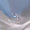 Anillo de zircón azul estilo bosque para mujer, diseño de nicho, banda lisa de alta gama, apertura ajustable, anillo para el dedo índice, simple, elegante, versátil, anillo para el meñique
