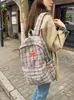 Mochila Escolar Xadrez Retrô Estilo Hong Kong Mochila para Meninas do Ensino Fundamental Mochila Versátil de Grande Capacidade Estilo Universitário para Mulheres