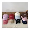 26 Primavera Novo Estilo Coreano Boné de Baseball Bordado com Letra Infantil para Meninos e Meninas, Simples e Versátil Casual Cor Sólida Boné de Bico