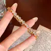 Pulseira geométrica minimalista com fecho redondo de zircônia, versátil e estilosa, única e requintada, joia de nicho de alta qualidade