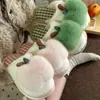 Chinelos de Algodão com Solado Macio de Maçã Desenhada 2026 Outono/Inverno Novos Chinelos de Casa Peludos Espessos Quentes Antiderrapantes para Mulheres