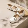 Sapatos Mary Jane Quadrados com Fivela Dupla de Strass Feminino 2026 Novo Bico Redondo Solado Plano Baixo Corte Deslocamento Suave com Saia Mocassins Casuais