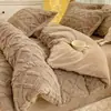 Torre Furong Terciopelo de Leche Juego de Cuatro Piezas Sábana de Terciopelo de Leche Funda de Edredón Funda de Almohada Individual Venta al por Mayor Terciopelo de Coral Faleirong Juego de Tres Piezas