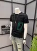 Camiseta Manga Curta Estampada com Letras de Marca da Moda para Homens, Estilo Coreano de Verão, Roupa Casual da Moda Estilosa e Descolada para Jovens