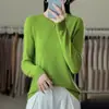 Top de punto cómodo, agradable para la piel y elegante con un diseño sencillo y elegante.. Esta pieza versátil es perfecta para usar en capas en otoño e invierno, con una construcción sin costuras