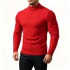 Suéter de punto de cuello alto a medio estilo europeo y americano para otoño/invierno 2026, una capa base cálida, moderna y casual para hombres jóvenes