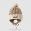 Gorro de invierno para niños, gorro de punto con etiqueta SMILE, protección para las orejas, pompón, gorro de punto cálido, gorro tipo pullover a prueba de viento para niños de mediana edad