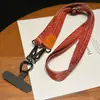Lanyard Largo Cruzado para Teléfono, Ajustable y Resistente, Correa para el Cuello para Viajes al Aire Libre y Compras, Correa de Teléfono con Tarjetero, Moderno