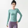 Top de Yoga de Manga Larga Texturizado para Mujer, Cuello Redondo, Estampado de Letras Pequeñas, Elástico, Ajuste Delgado, Transpirable, Agujero para el Pulgar, Top de Entrenamiento