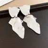 Pendientes de Botón Geométricos Irregulares Exagerados de Metal con Superficie Brillante, Estilo Nuevo 2026, Pendientes de Personalidad, Sentido del Diseño, Adornos para Orejas
