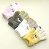 Guantes de invierno cálidos y lindos con bordado de oso para niños de 4 a 11 años, guantes de punto jacquard de imitación de lana de visón al por mayor
