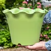 Vaso de flor com borda franzida, espessado, diâmetro grande, respirável, modelo novo para varanda de casa, adequado para rosas, plantas verdes e suculentas, feito de resina plástica