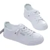 Sapatos Rasos Brancos Slip-On para Mulheres, Novo Estilo Verão 2026, Sola Macia, Tênis Casuais Esportivos Modernos e Versáteis para Gestantes