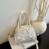 2026 Nova Moda de Nicho Versátil Fofa Bolsa de Ombro Transversal para o Dia a Dia Bolsa de Mão Estilo Coreano com Renda e Bolinhas para Mulheres
