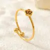 Nuevo Anillo de Acero de Titanio con Acabado de Alta Gama, Anillo de Lujo Ligero, Venta al por Mayor de una Sola Pieza, Anillo de Moda Versátil para Mujeres, Venta al por Mayor de Anillo para Dedo Índice