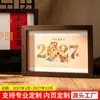 2027 Novo Calendário de Mesa com Porta-Retrato Criativo, Calendário de Mesa para Escritório, Ano do Carneiro, Ornamento de Calendário Requintado, Conjunto em Caixa de Presente, Calendário de Mesa Personalizável