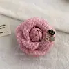 Broche de Camelia Pequeña Fragante Estilo Coreano, Elegante y de Alta Gama Flor Femenina Broche Femenino, Accesorios para Abrigo