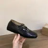 Sapatos Mary Jane Femininos Versáteis de Couro Camurça Confortáveis com Bico Quadrado Esculpido, Fechamento Duplo, Estilo Britânico Retro, com Aumento Oculto de Altura