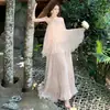 Vestido de costas abertas com gola halter estilo francês de Yi Mengling para mulheres, estilo de férias na praia, vestido de camadas plissadas, vestido longo de fada