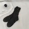Calcetines estilo miu para mujer otoño invierno calcetines de media pantorrilla color liso calcetines holgados calcetines versátiles simples con botón algodón puro calcetines largos estilo básico