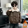 Roupas de Outono e Inverno para Meninos Jaqueta de Couro com Plus Velvet Nova Estilosa Super Legal para Crianças Moda de Inverno para Meninos Quente