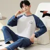 Em estoque, pronto para enviar: Conjunto de pijama masculino moderno de algodão com mangas compridas e calças compridas para o outono, conjunto de duas peças tipo pulôver, conjunto de loungewear masculino para transmissão ao vivo transfronteiriça