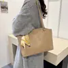 Bolsa de Ombro Texturizada da Moda, Simples 2026 Novo Estilo Fashion Retrô, Bolsa Tote Cachecol de Grande Capacidade para o Deslocamento no Verão
