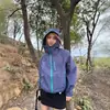 Chaqueta de montaña impermeable y cortavientos de estilo japonés para pareja, para primavera y otoño, chaqueta versátil de dopamina con tecnología de triple protección