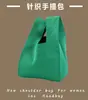 Bolsa Panda Fofa Bolsa Balde de Lã Tricotada Feminina Versão Japonesa e Coreana Bolsa Tote Casual Versátil para Levar na Mão Bolsa para Lanche