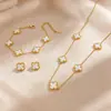 Suministro Directo de Fábrica Colorfast Acero de Titanio Pulsera Collar Pendientes de Trébol de Cuatro Hojas Juego Cadena para Clavícula Lujo Ligero Venta al por Mayor