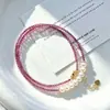 El dueño de la tienda recomienda encarecidamente un collar de perlas naturales de agua dulce de alta calidad y cristales de colores artificiales para el verano