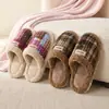 Chinelos de Chão de Algodão Xadrez Simples Femininos de Inverno Novos para Casa Quentes Confortáveis Masculinos Outono/Inverno