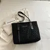 2026 Nueva Bolso Tote de Hombro Único de Alta Gama, Moderno, Gran Capacidad, para Viajes Diarios de Mujeres, Bolso Casual de Nicho Nuevo para Mujeres