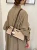 Bolso de axila de nicho estilo francés para mujer, nueva colección otoño/invierno 2026, bolso de hombro casual retro, bolso baguette de alta gama para el trabajo